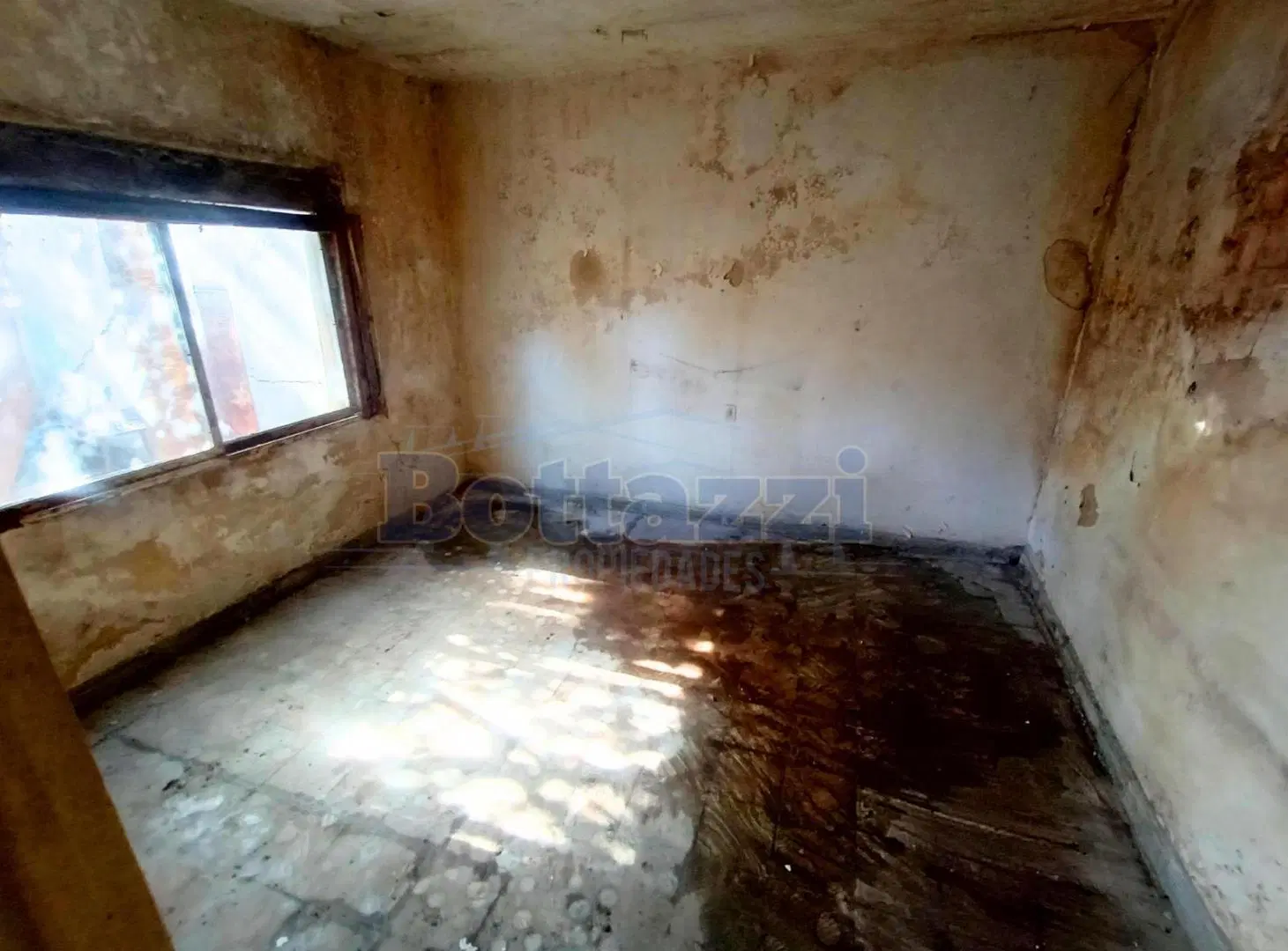 Casa en Temperley a refaccionar. A 300 metros de H. Yrigoyen 8