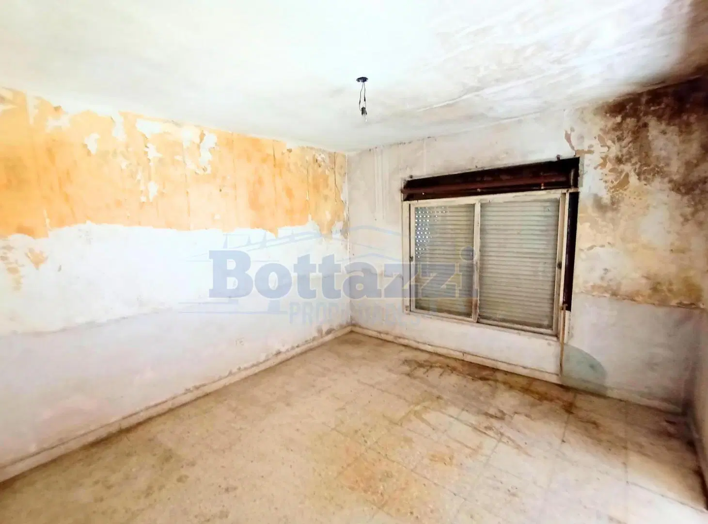 Casa en Temperley a refaccionar. A 300 metros de H. Yrigoyen 3