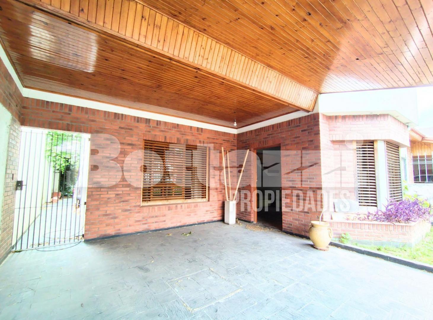 Foto de Hermoso chalet 4 ambientes con parque y quincho, imagen 2