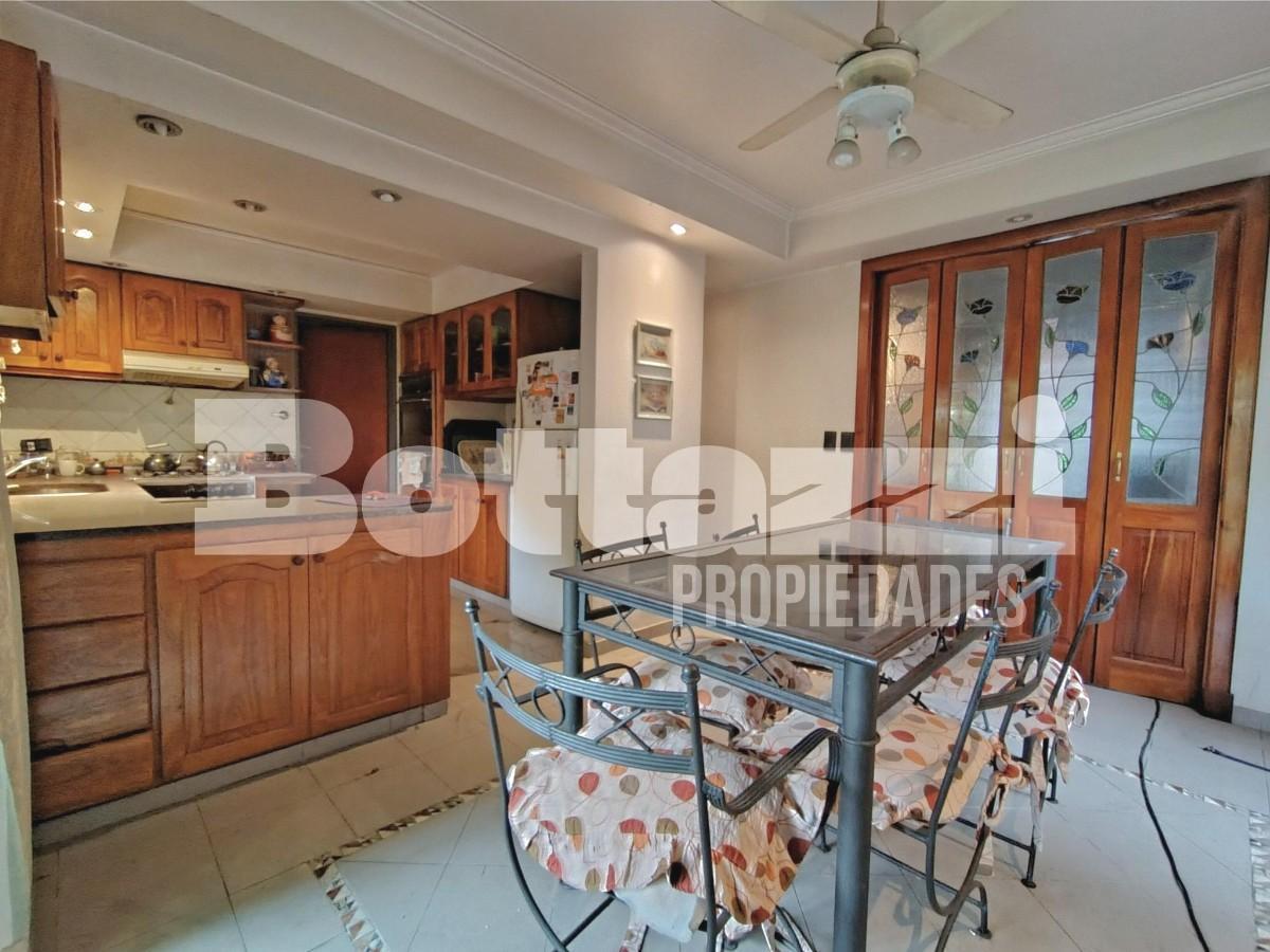 Foto de Hermoso chalet 4 ambientes con parque y quincho, imagen 3