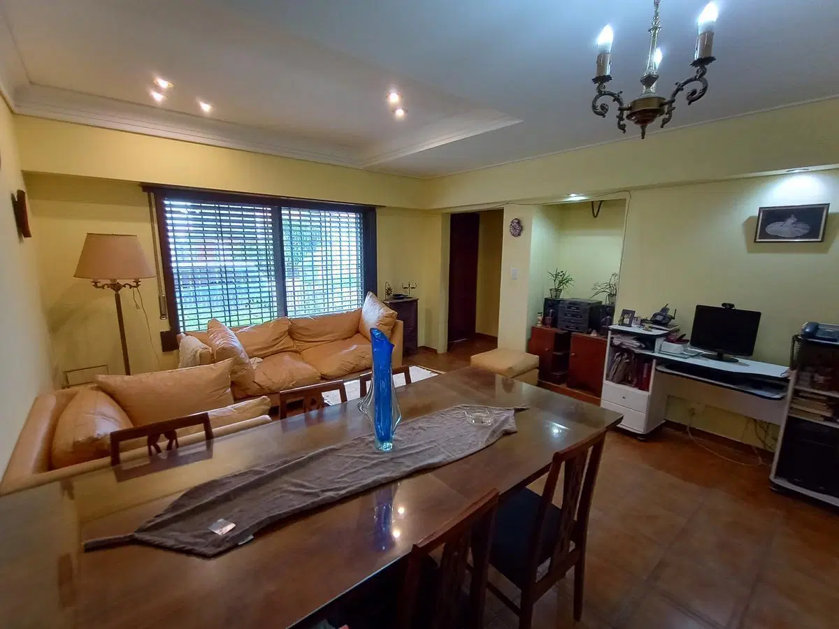 Chalet de 4 ambientes con garage pasante y parque 3