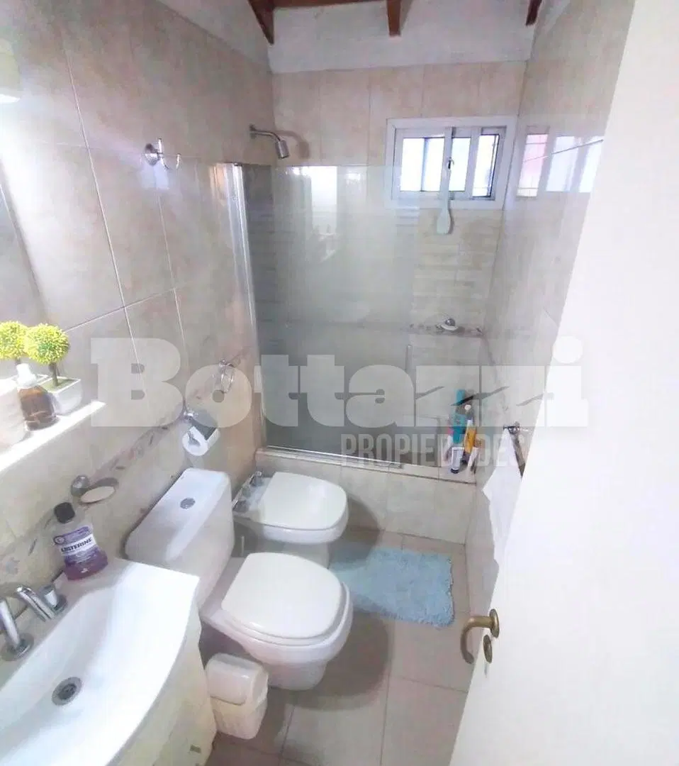 Excelente Dúplex de 4 ambientes con patio y piscina 8