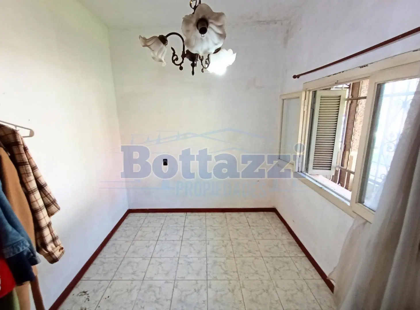 Casa en Planta baja. Garage, patio y parque. ACEPTA PERMUTA 2
