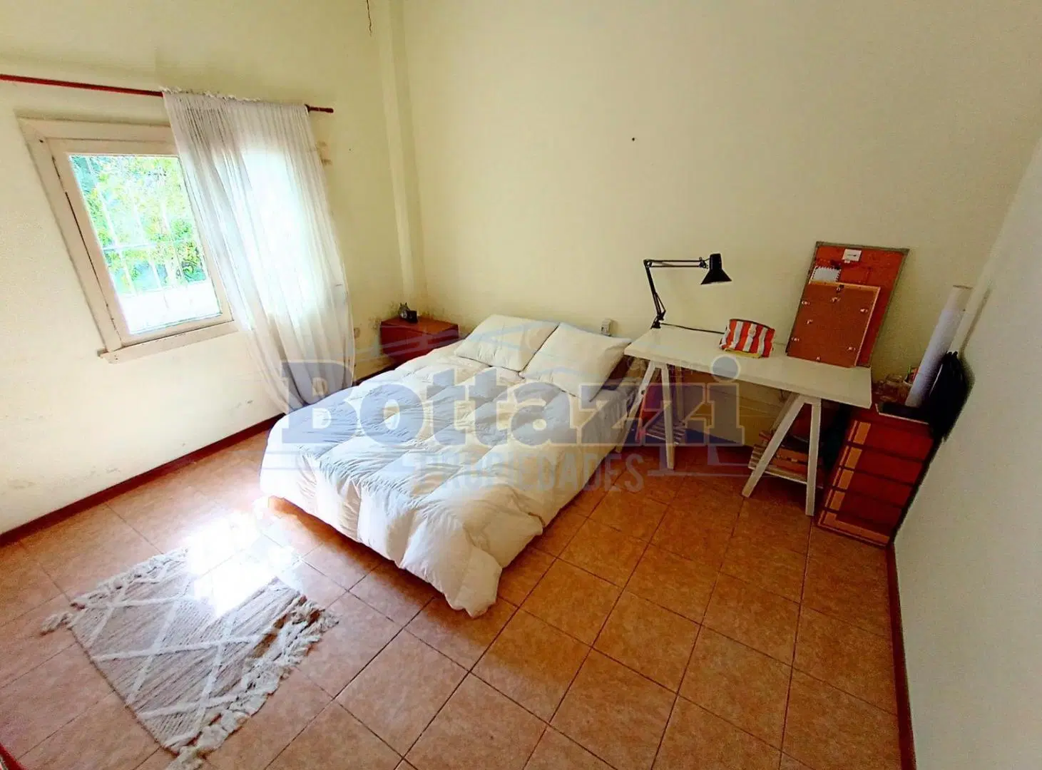 Casa en Planta baja. Garage, patio y parque. ACEPTA PERMUTA 4