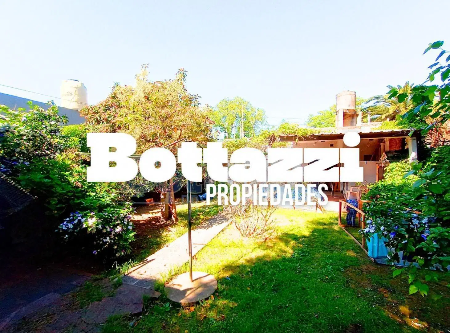 Casa en Planta baja. Garage, patio y parque. ACEPTA PERMUTA 1