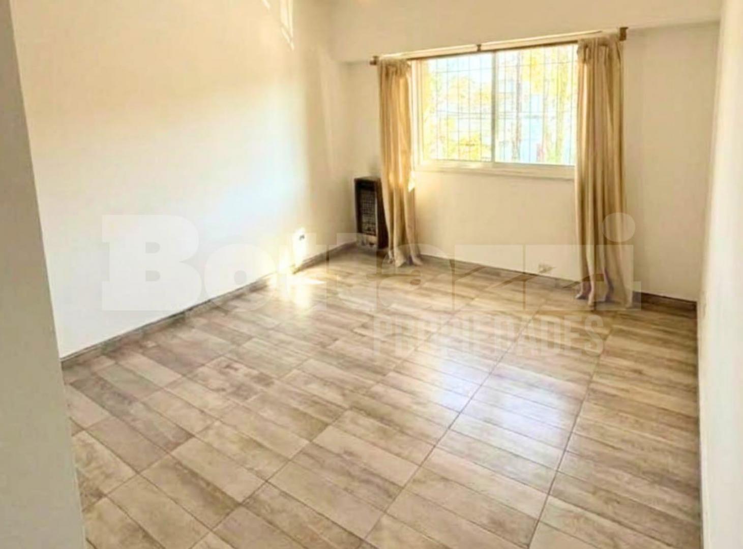 Foto de EXCELENTE CASA 4 AMBIENTES CON PARQUE Y PISCINA- Excelente ubicación, imagen 4