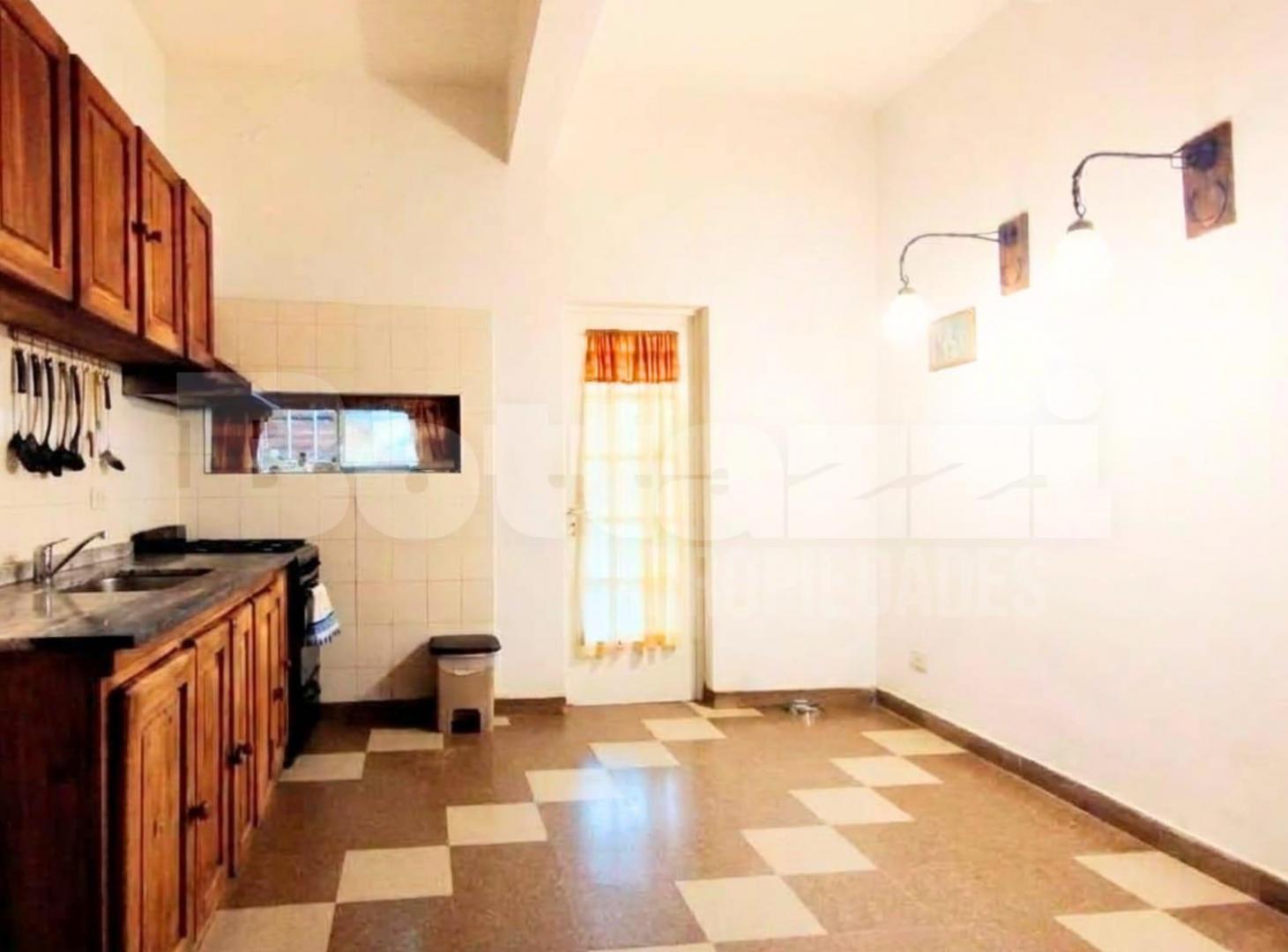 Foto de EXCELENTE CASA 4 AMBIENTES CON PARQUE Y PISCINA- Excelente ubicación, imagen 2