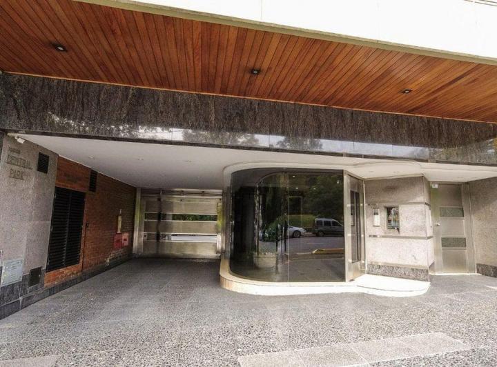 PISO 6 AMBIENTES CON DEPENDENCIA RECOLETA BALCON 3