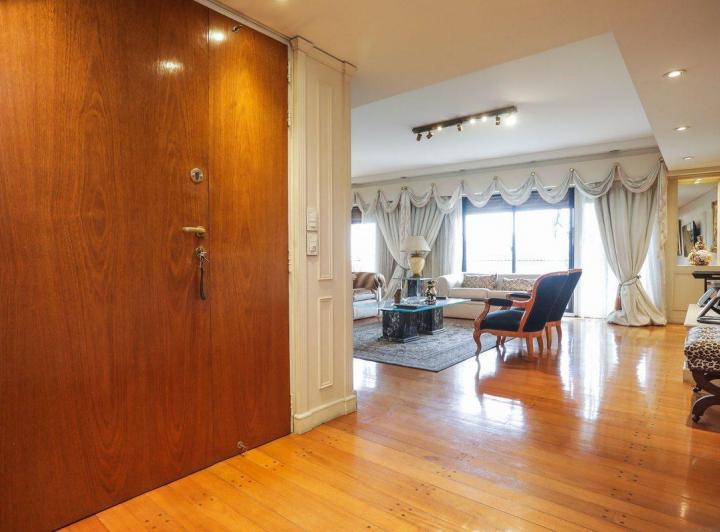 PISO 6 AMBIENTES CON DEPENDENCIA RECOLETA BALCON 5