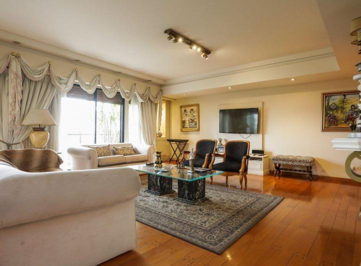 PISO 6 AMBIENTES CON DEPENDENCIA RECOLETA BALCON 4