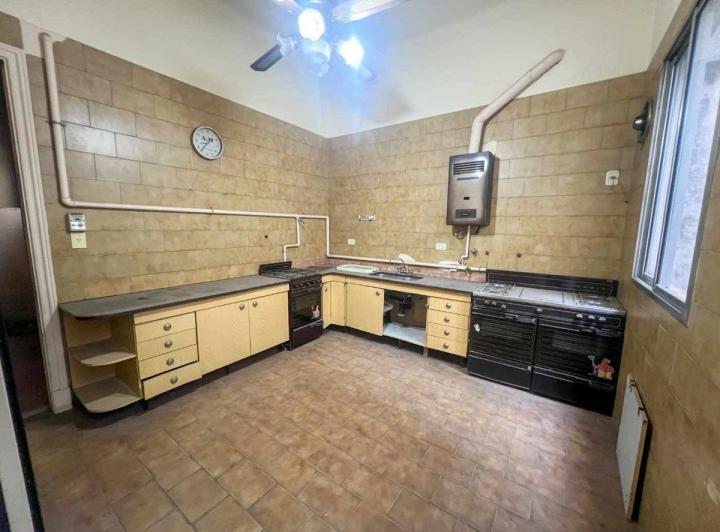 VENTA CASA 9 AMBIENTES FLORES 3