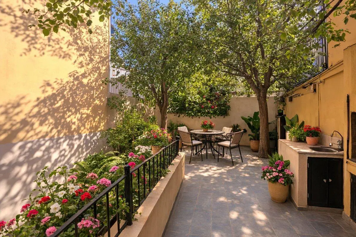 CASA 5 AMBIENTES  DEPENDENCIA  JARDIN  COCHERA 4