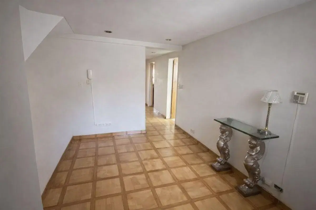 CASA 5 AMBIENTES  DEPENDENCIA  JARDIN  COCHERA 2
