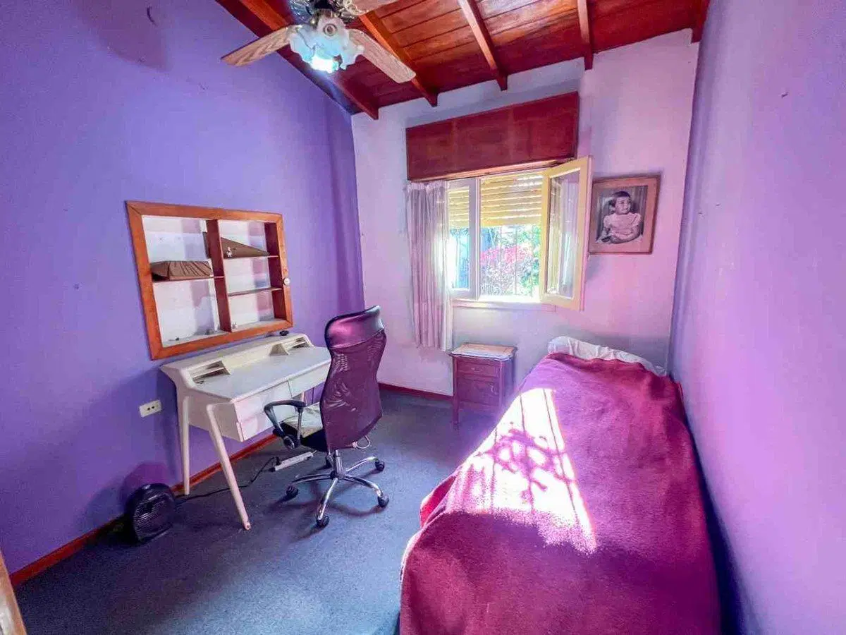 CASA  3 AMBIENTES JARDIN COCHERA TURDERA 5