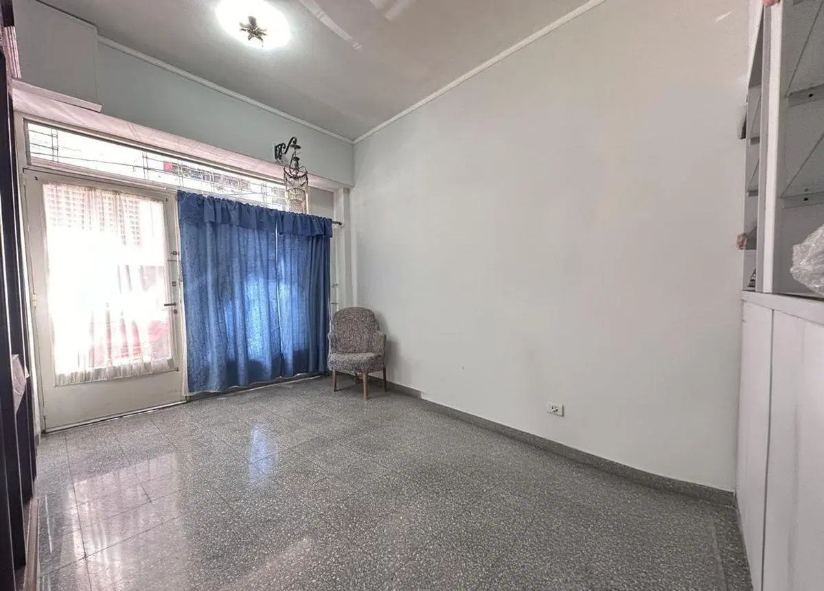 VENTA LOCAL ALMAGRO 5
