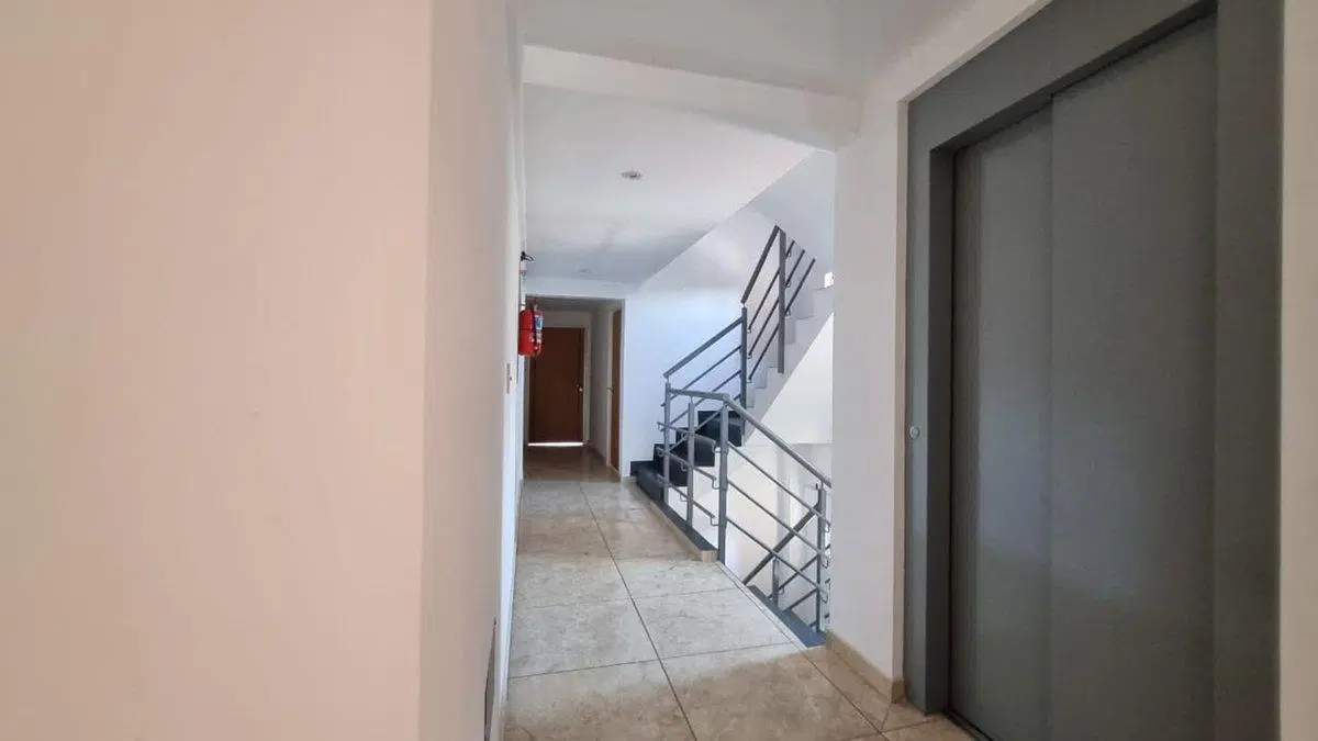 DEPARTAMENTO 2 AMBIENTES BALCON COCHERA 4