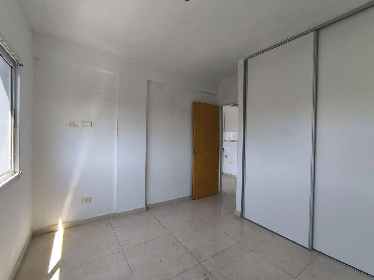 DEPARTAMENTO 2 AMBIENTES BALCON COCHERA 3