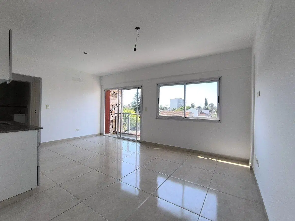 DEPARTAMENTO 2 AMBIENTES BALCON COCHERA 5