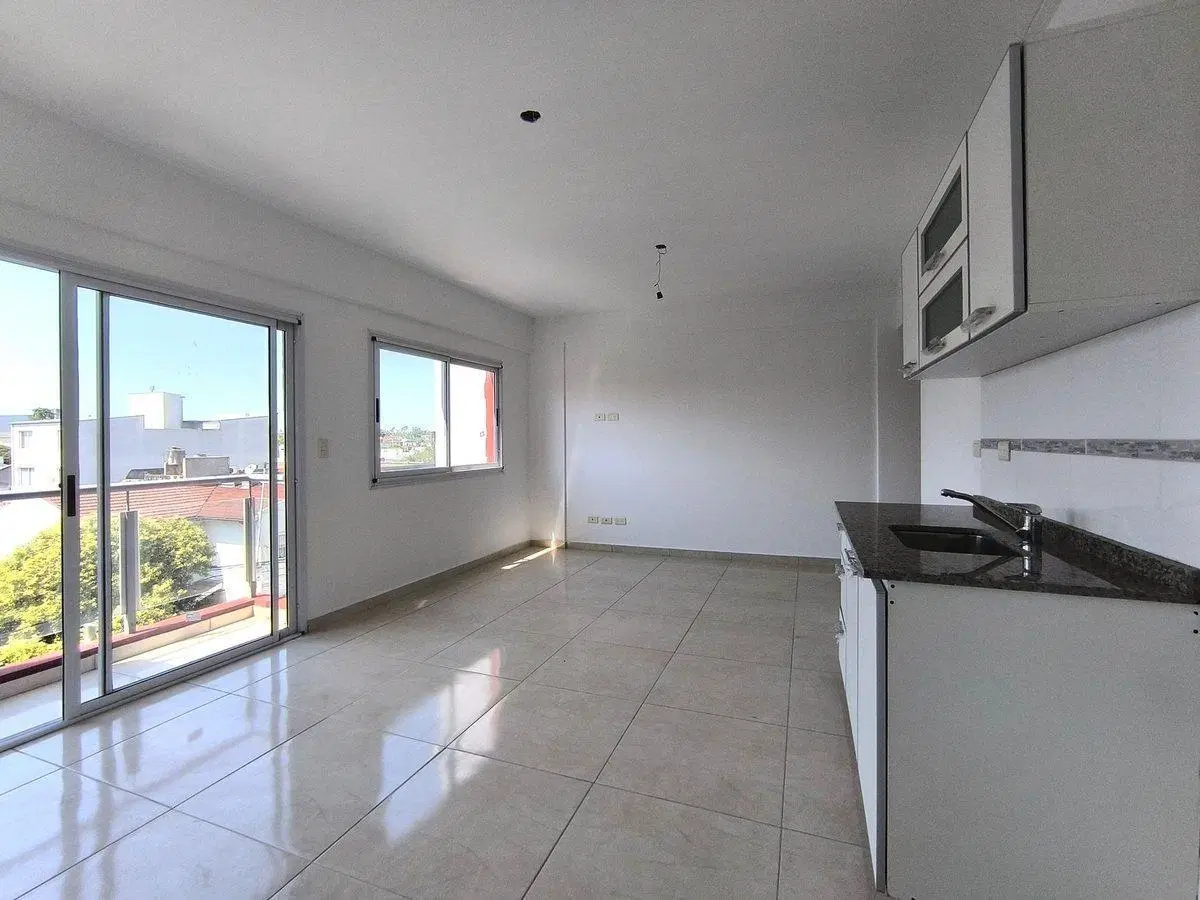 DEPARTAMENTO 2 AMBIENTES BALCON COCHERA 2