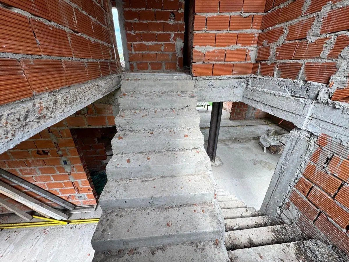 5 AMBIENTES A TERMINAR BARRIO HARAS SANTA MARIA 4