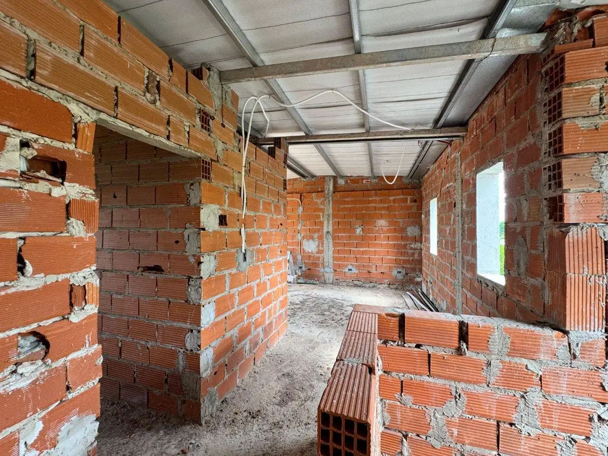5 AMBIENTES A TERMINAR BARRIO HARAS SANTA MARIA 5