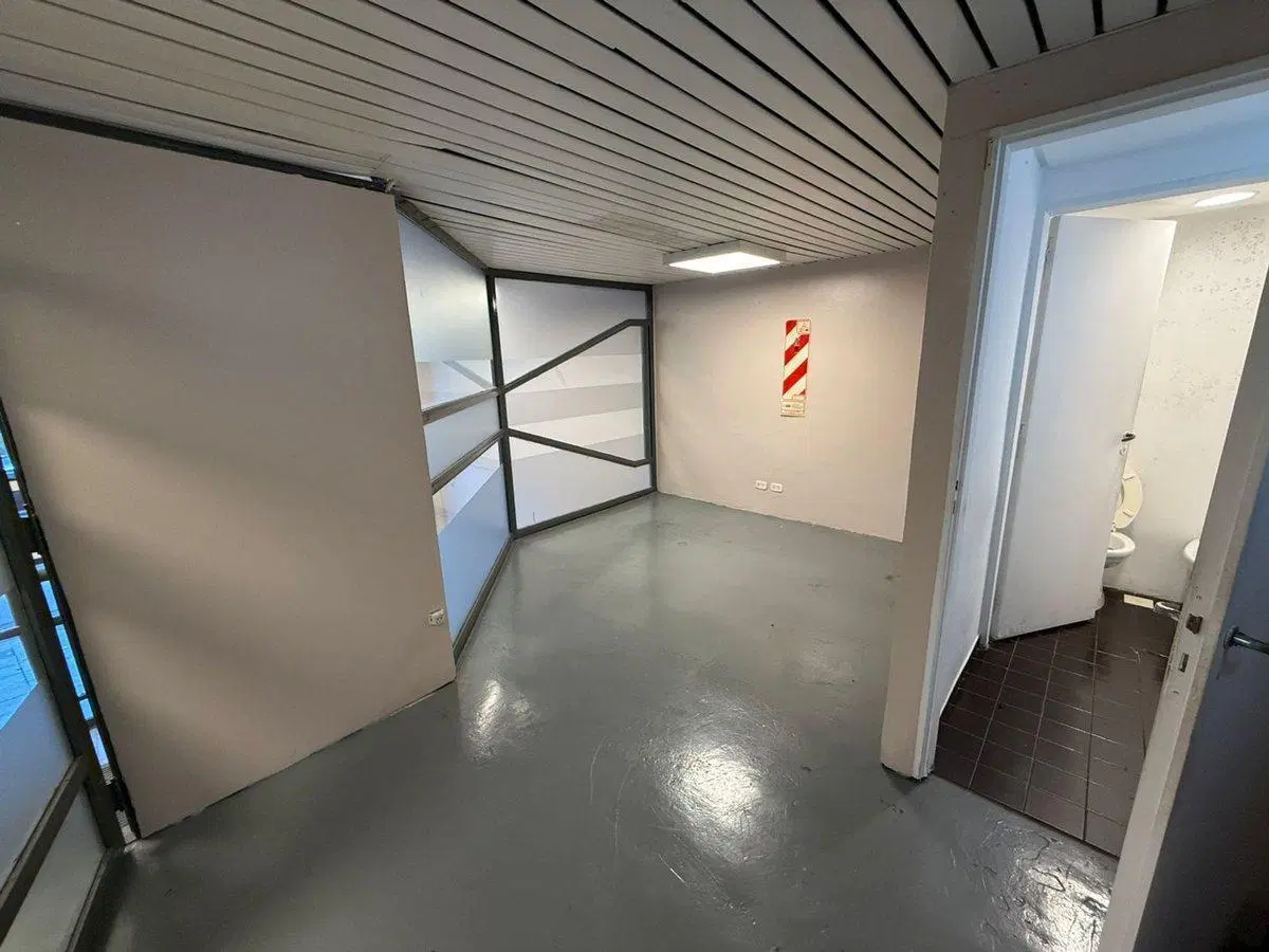 LOCAL COMERCIAL  EN PARQUE PATRICIOS 3