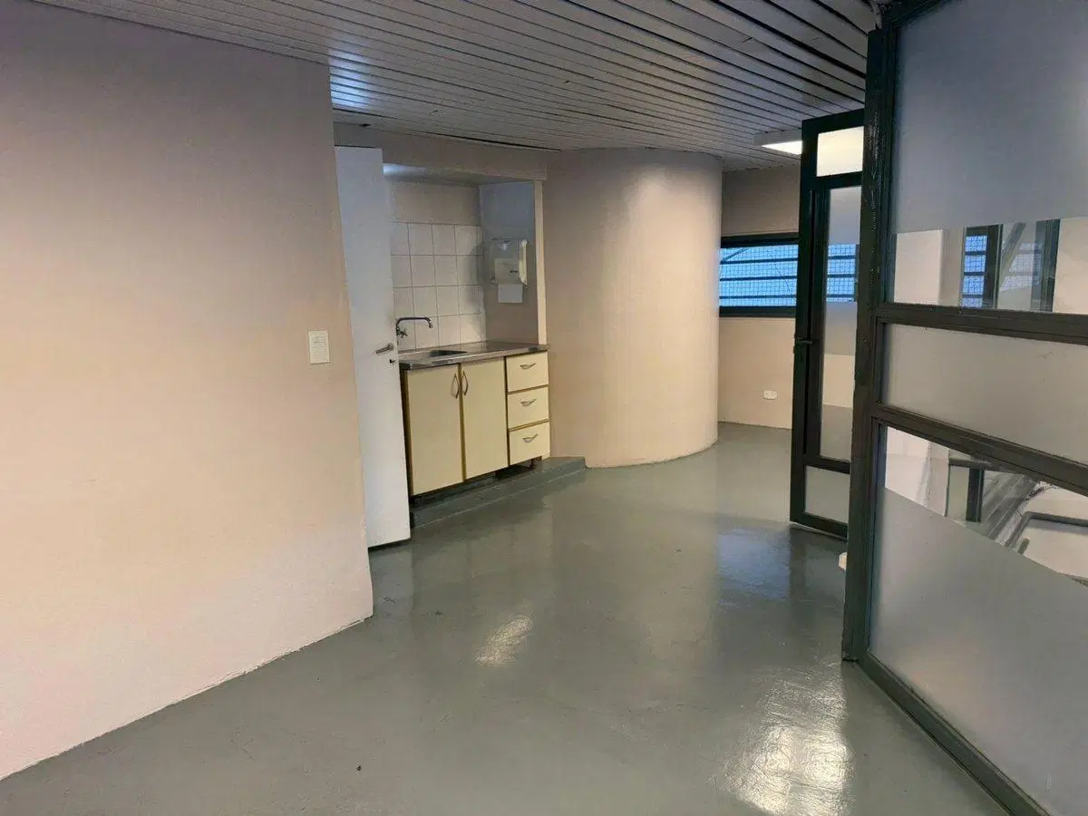 LOCAL COMERCIAL  EN PARQUE PATRICIOS 5