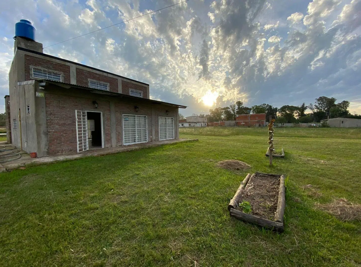 CASA QUINTA 4700 METROS VIRREY DEL PINO PILETA 3