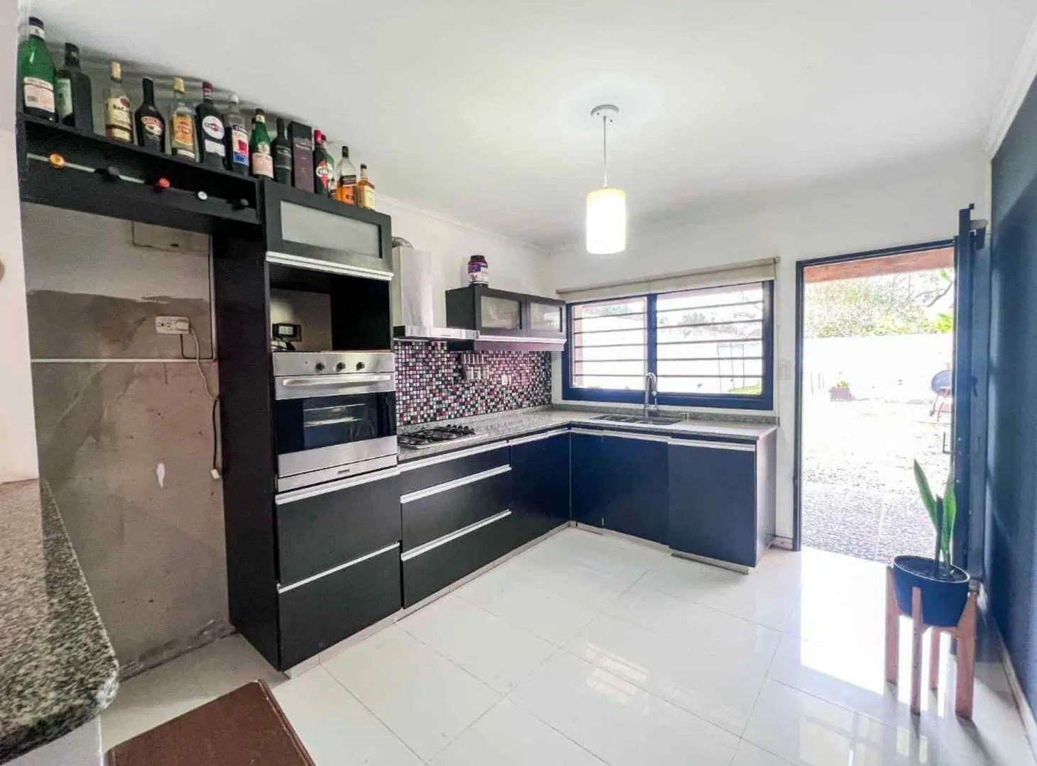 CASA 4 AMBIENTES CON JARDIN Y PILETA BURZACO 5