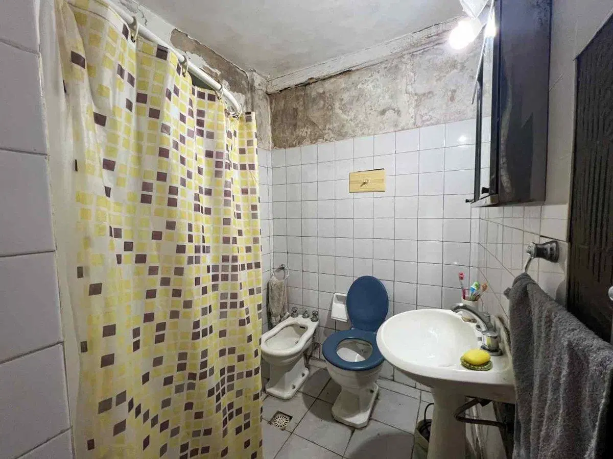 CASA 3 AMBIENTES JARDIN Y COCHERA A REFACCIONAR 5