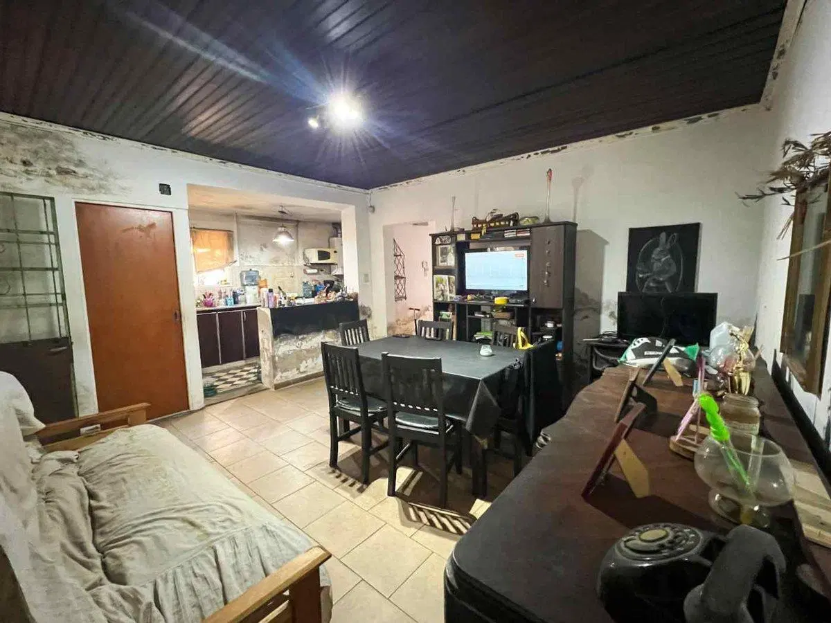 CASA 3 AMBIENTES JARDIN Y COCHERA A REFACCIONAR 3