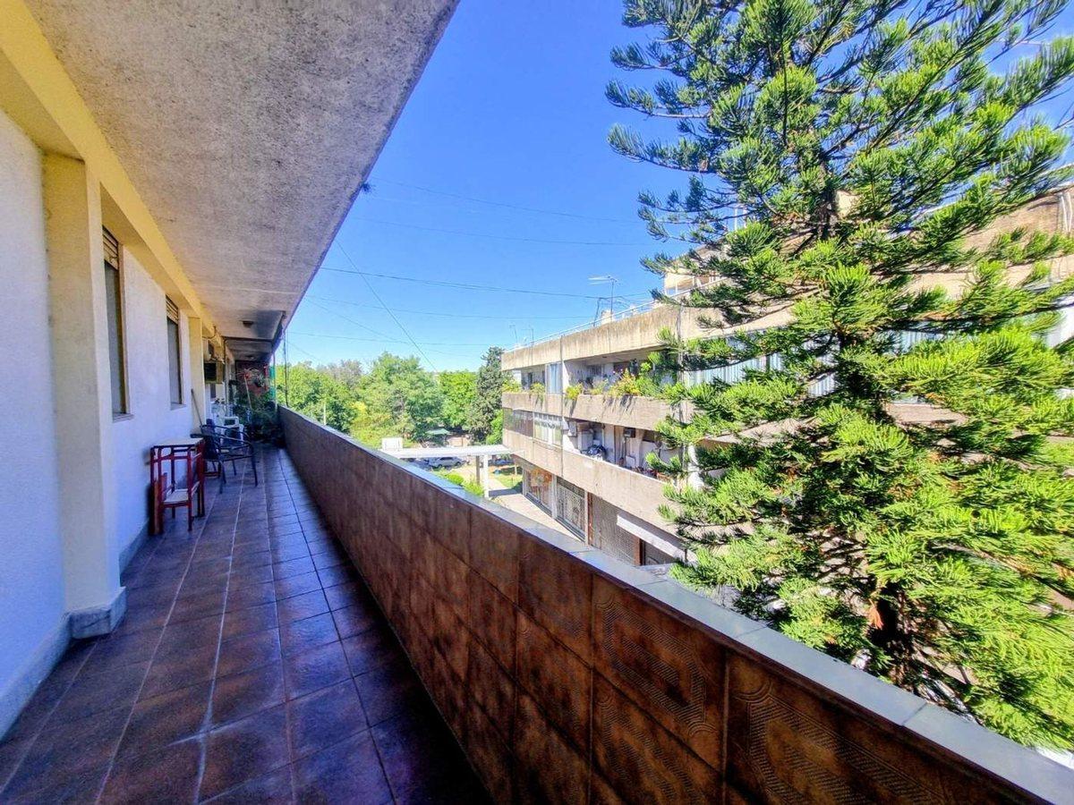 4 AMBIENTES CON BALCON CENTRO COMERCIAL RICHERI