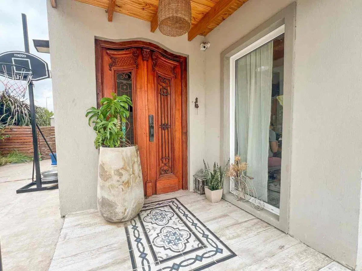 VENTA CASA 6 AMBIENTES SANTA ELENA PILETA CAVA 4