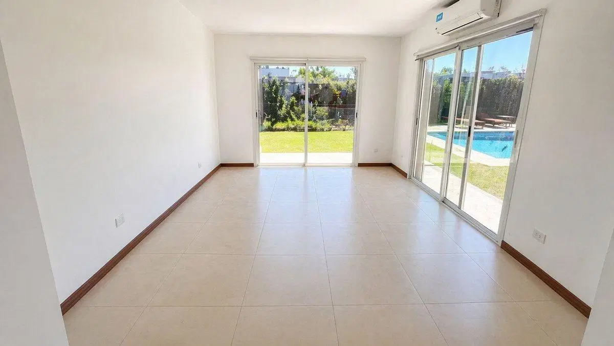 CASA 5 AMBIENTES HARAS SANTA MARIA PARQUE PILETA 2
