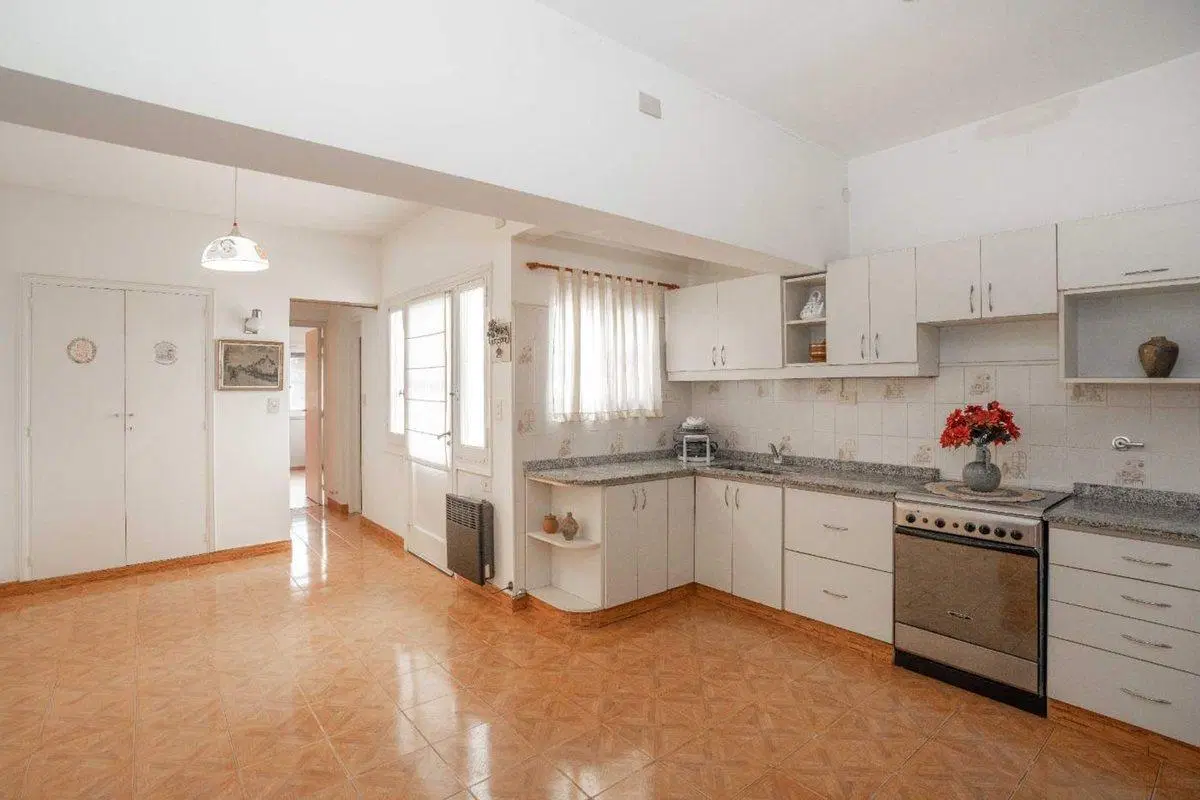 CASA MULTIFAMILIAR CON JARDIN Y PISCINA EL PALOMAR 3
