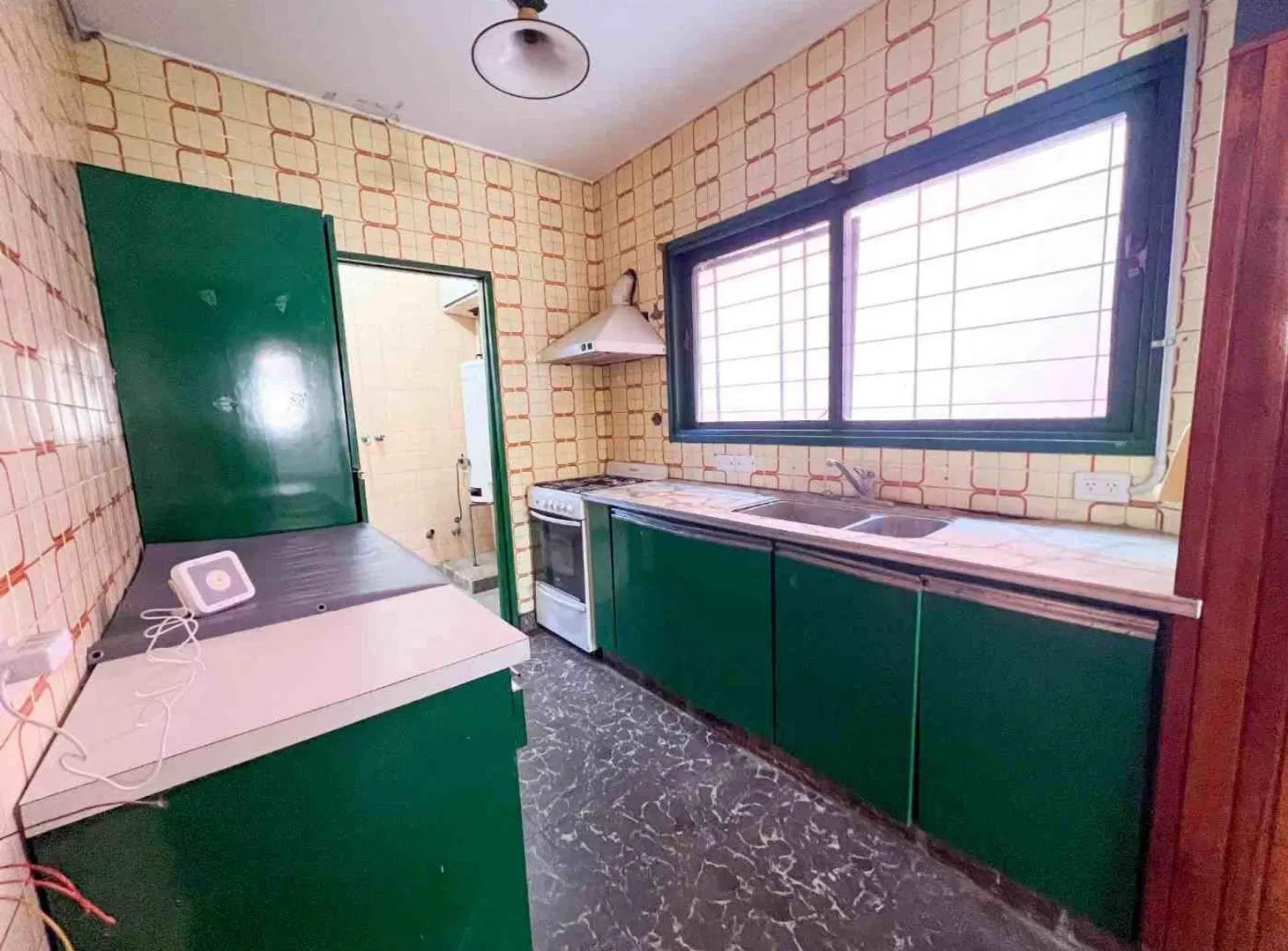 VENTA CASA 7 AMBIENTES  Y LOCAL  EN ESQUINA 5