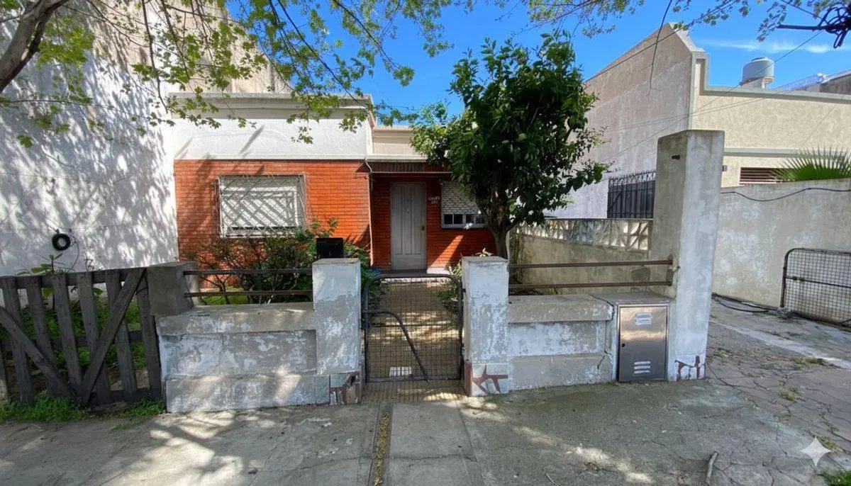 CASA CON 3 VIVIENDAS EN LOTE PROPIO MORÓN 2