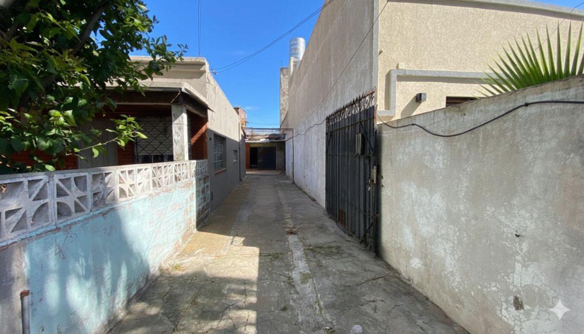 CASA CON 3 VIVIENDAS EN LOTE PROPIO MORÓN