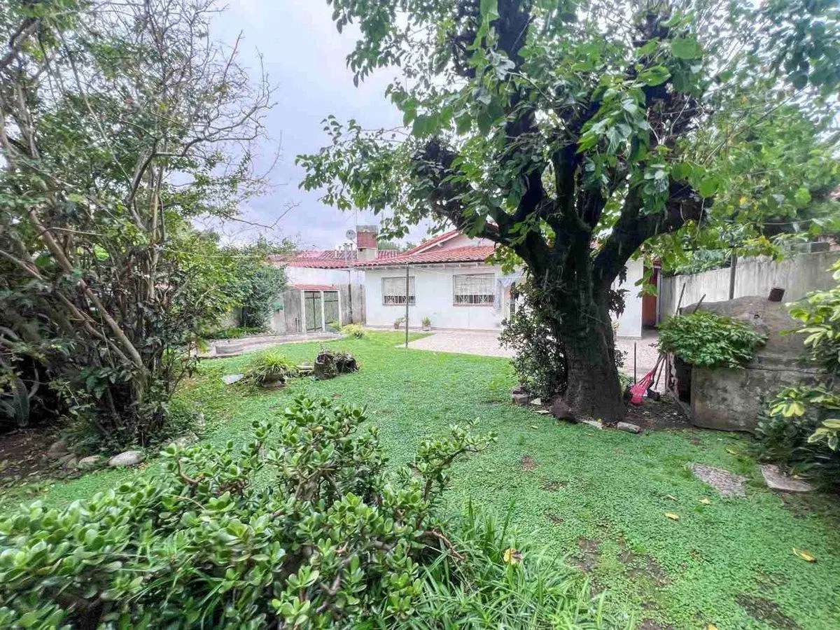 CASA 4 AMBIENTES CON JARDIN Y COCHERA 2