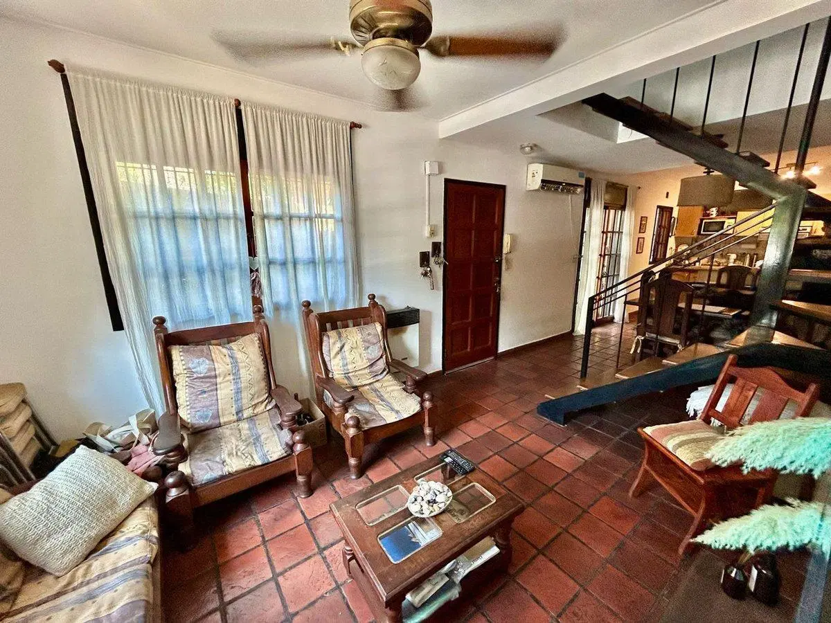 CASA 4 AMBIENTES PATIO COCHERA 5