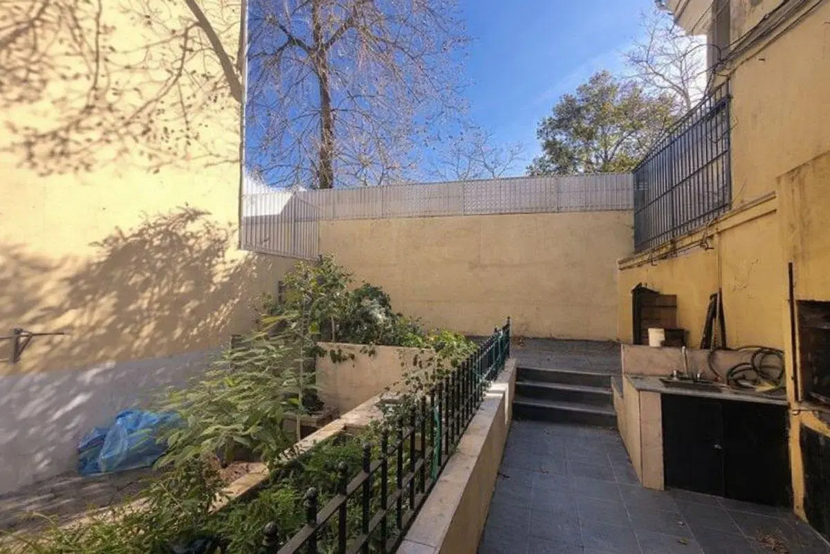 CASA 5 AMBIENTES  DEPENDENCIA  JARDIN  COCHERA 5