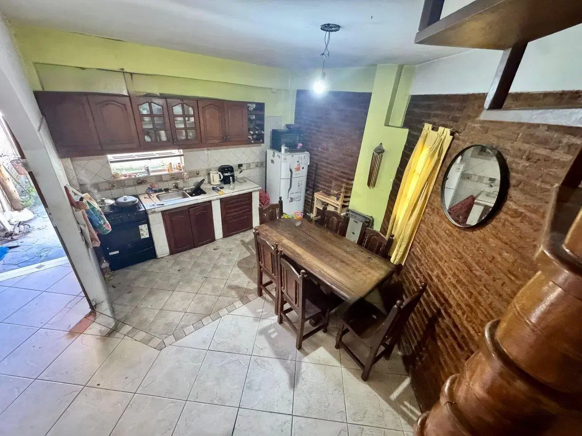 CASA 8 AMBIENTES RENTA ISIDRO CASANOVA 5