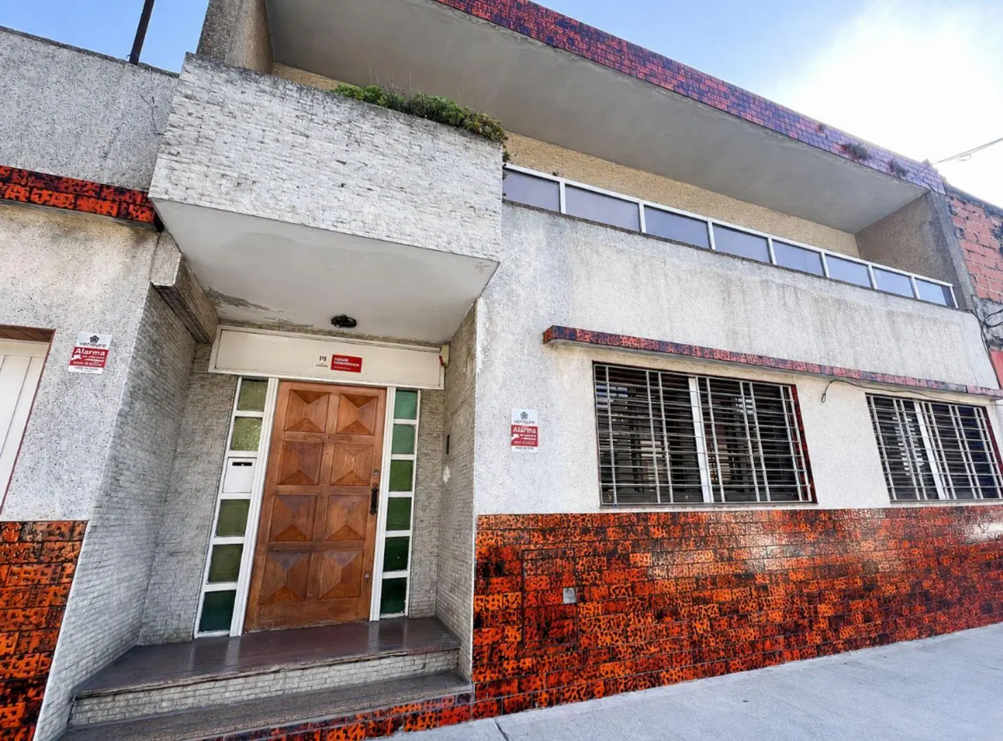 VENTA LOCAL CON VIVIENDA BARRIO AGUERO MORON 2