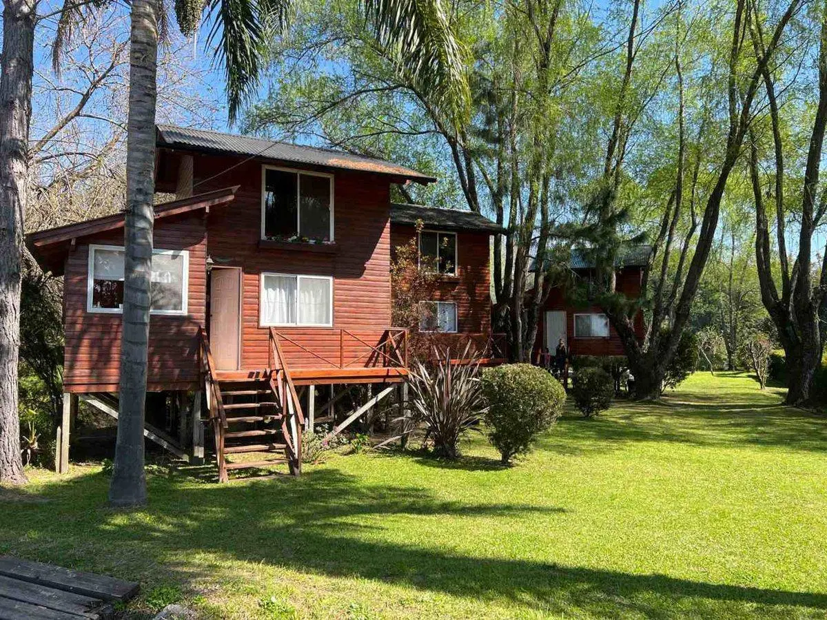 VENTA DE TERRENO CON 3 CABAÑAS CANAL ARIAS DELTA 5