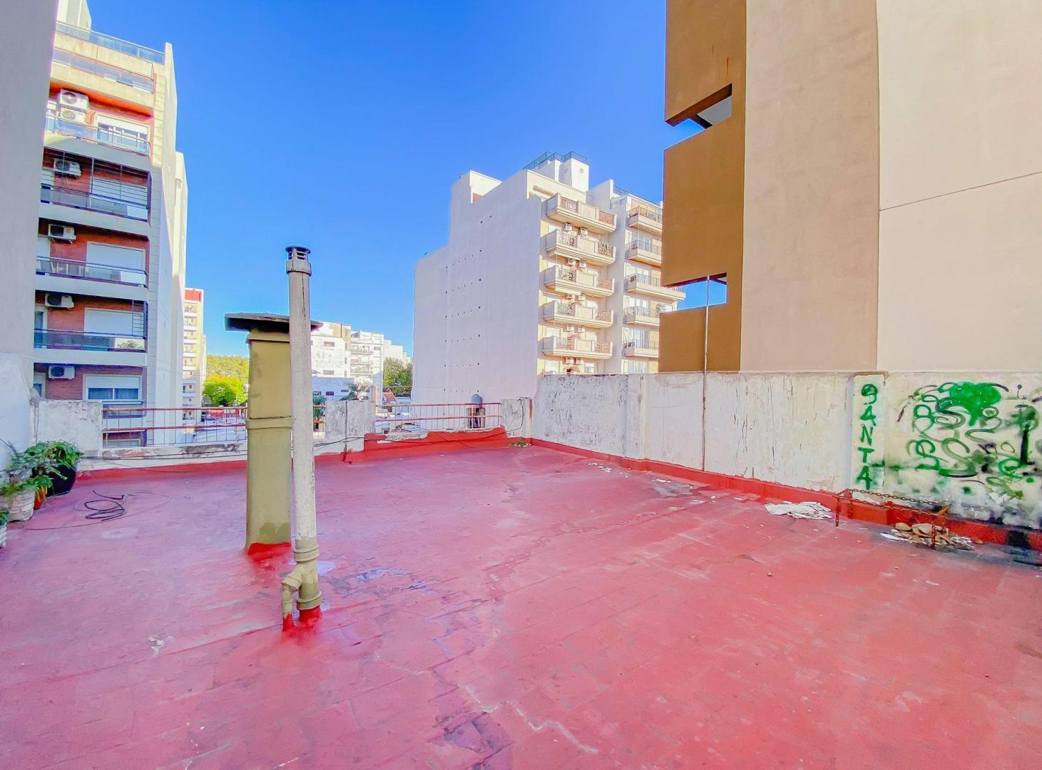 VENTA PH 3 AMBIENTES TERRAZA BALCON A REFACCIONAR