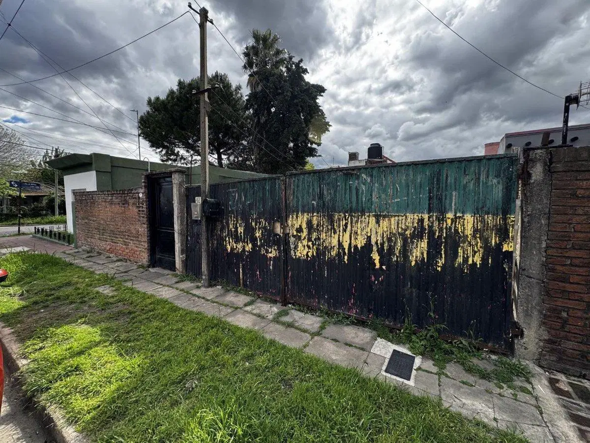 VENTA CASA 4 AMBIENTES MORON COCHERA JARDIN 2