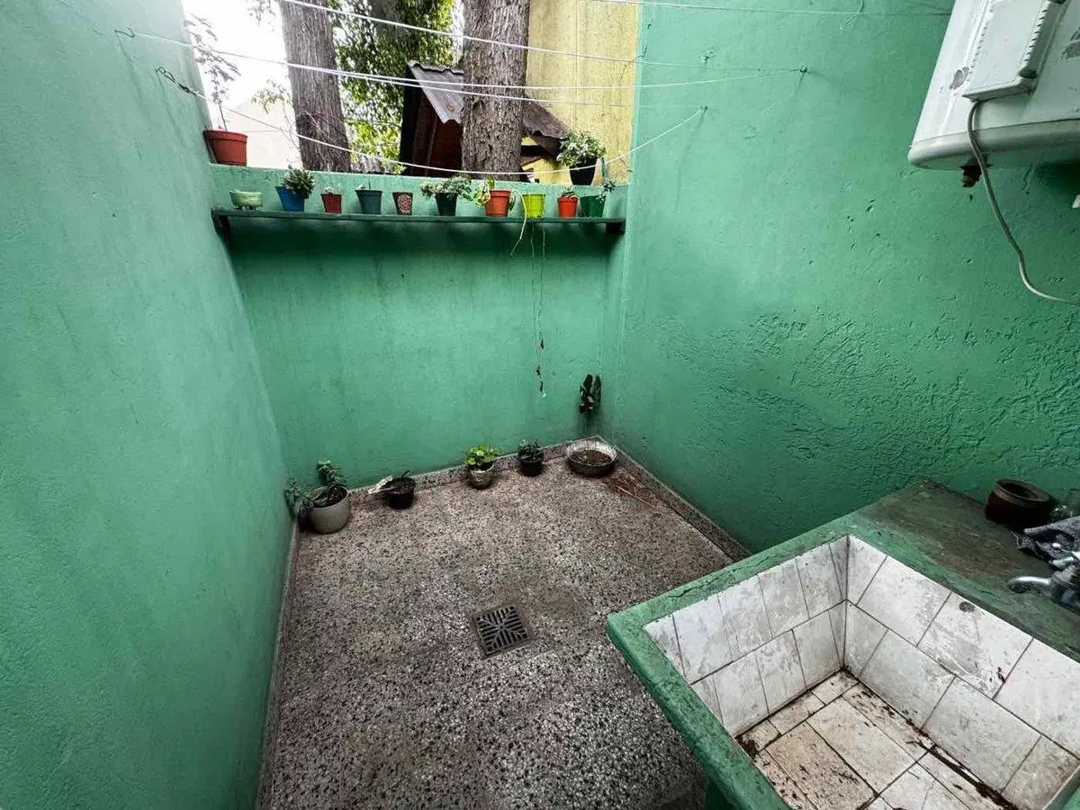 VENTA CASA 4 AMBIENTES MORON COCHERA JARDIN 5