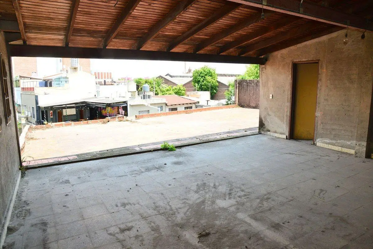 CASA 5 AMBIENTES COCHERA LOCAL AVELLANEDA 4