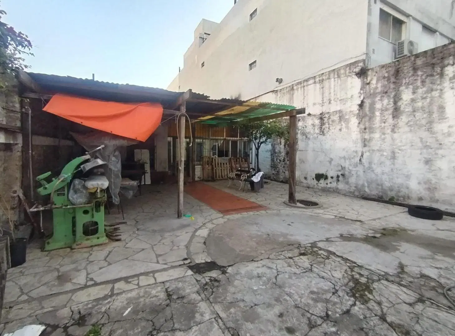 CASA A REFACCIONAR EN LOTE  8,66 x 47,45 USAM 8