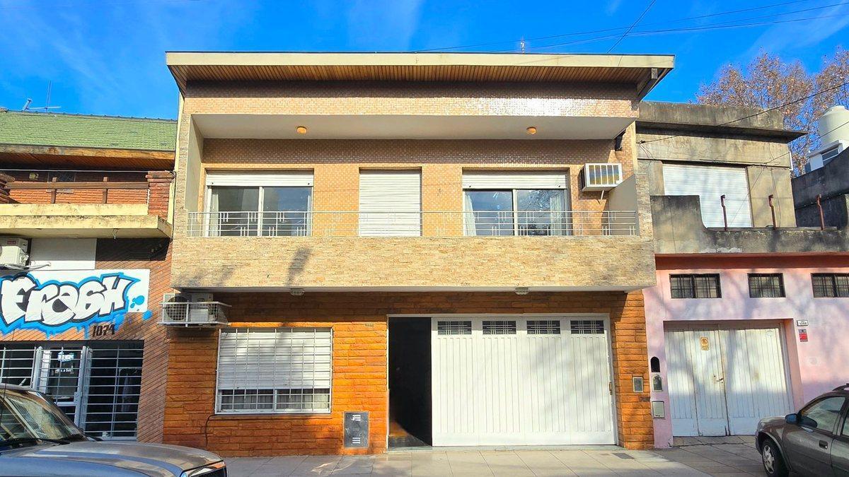 CASA VENTA 5 AMBIENTES COCHERA PATIO VERSAILLES